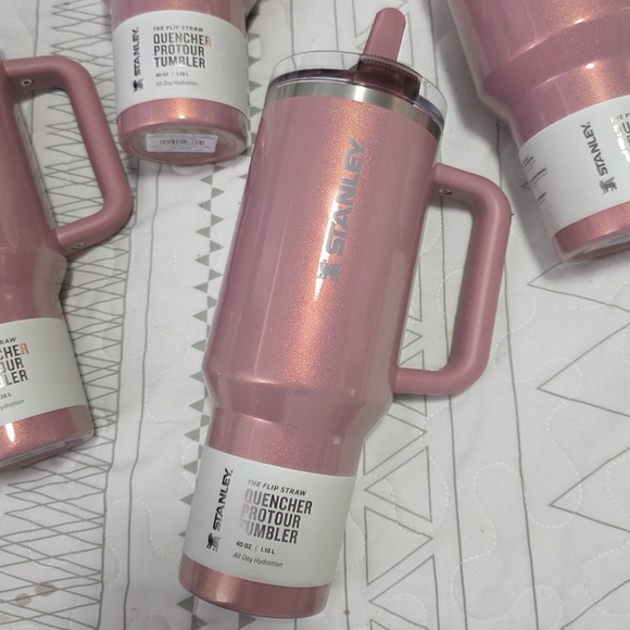 🏷NWT Stanley Holiday Port Shimmer 40oz Quencher ProTour Flip Straw Tumbler - Picture 2 of 7